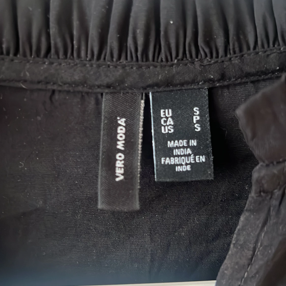 Svart blus från Vero Moda, stl S - 2