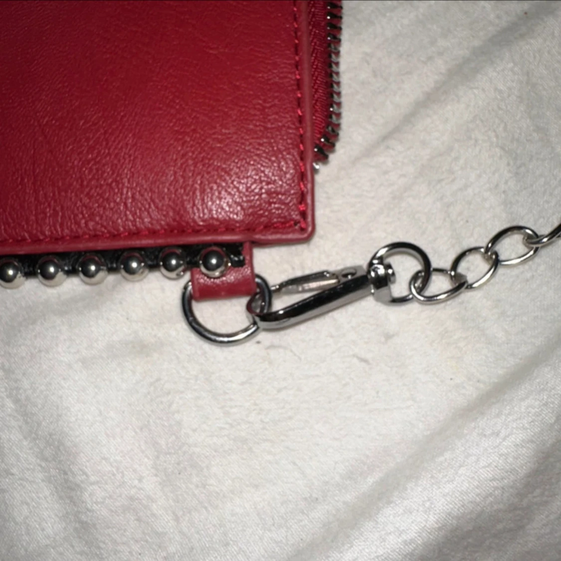 Röd axelväska med kedja - 4
