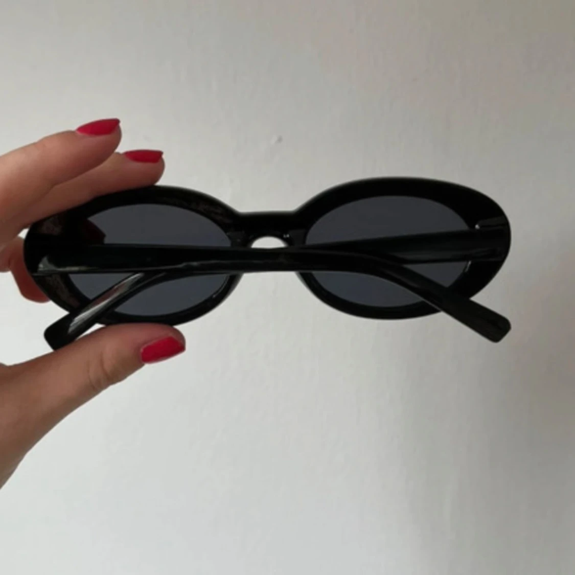 Svarta ovala solglasögon - 4