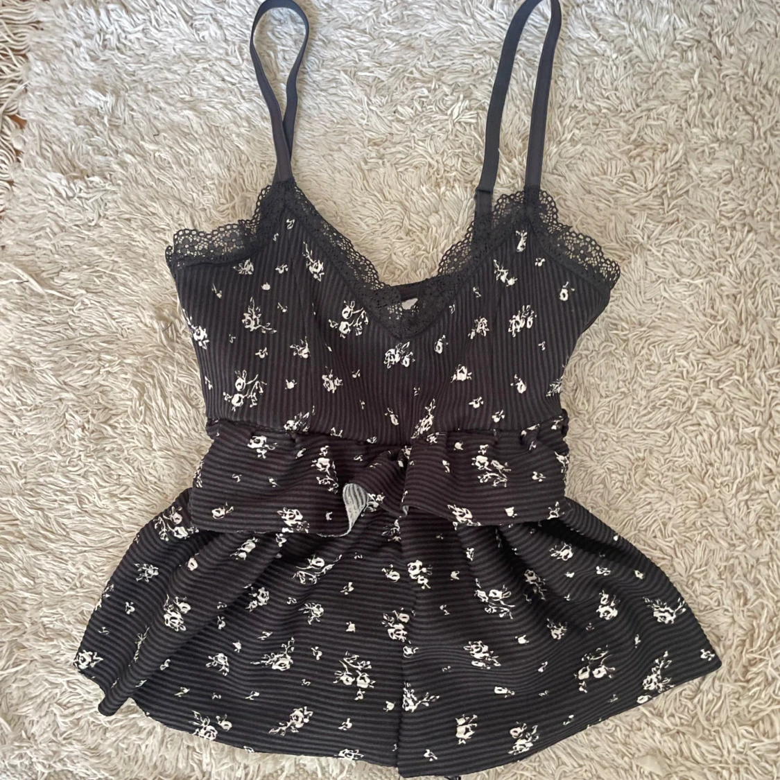 Svart blommig med spets - 3