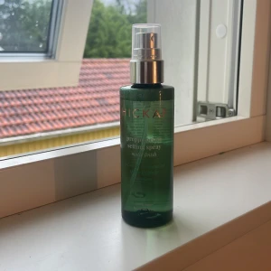 Hickap Preppy Prime Setting Spray - Säljer hickaps settingspary som är helt ny.