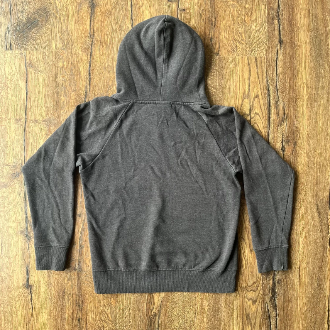 Mörkgrå hoodie från L Sweden - 1