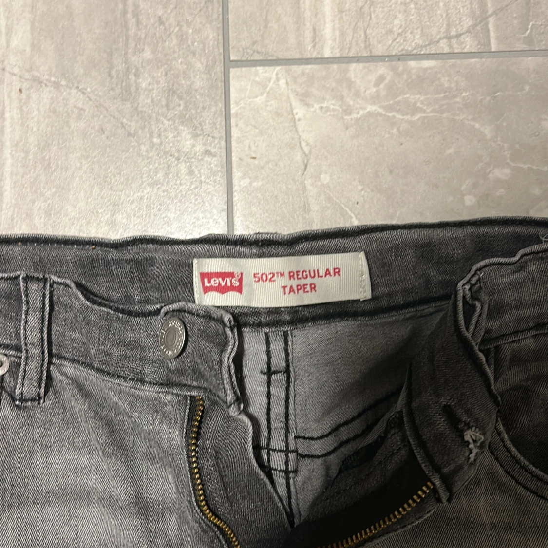 Grå Levis 502 jeans taper fit - 1
