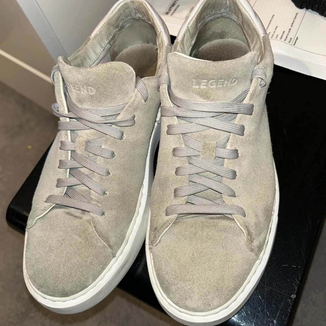 Grå mockasneakers från Legend - 1
