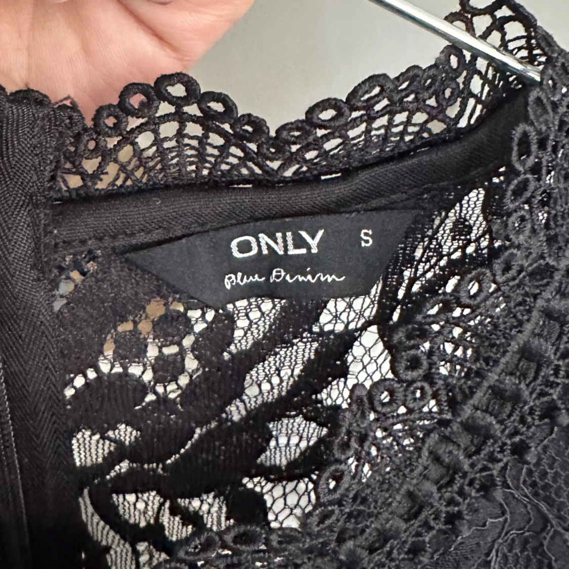 Svart spetsblus från ONLY - 2