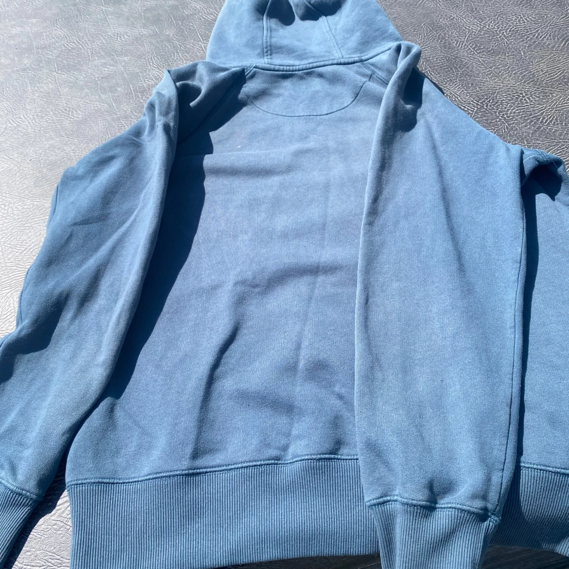 Mörk blå/grön hoodie från North Company M - 1