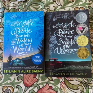 Böcker - Två olästa romaner: Aristotle and Dante Discover the Secrets of the Universe & Aristotle and Dante Dive into the Waters of the World. 1 för 150 eller båda för 250