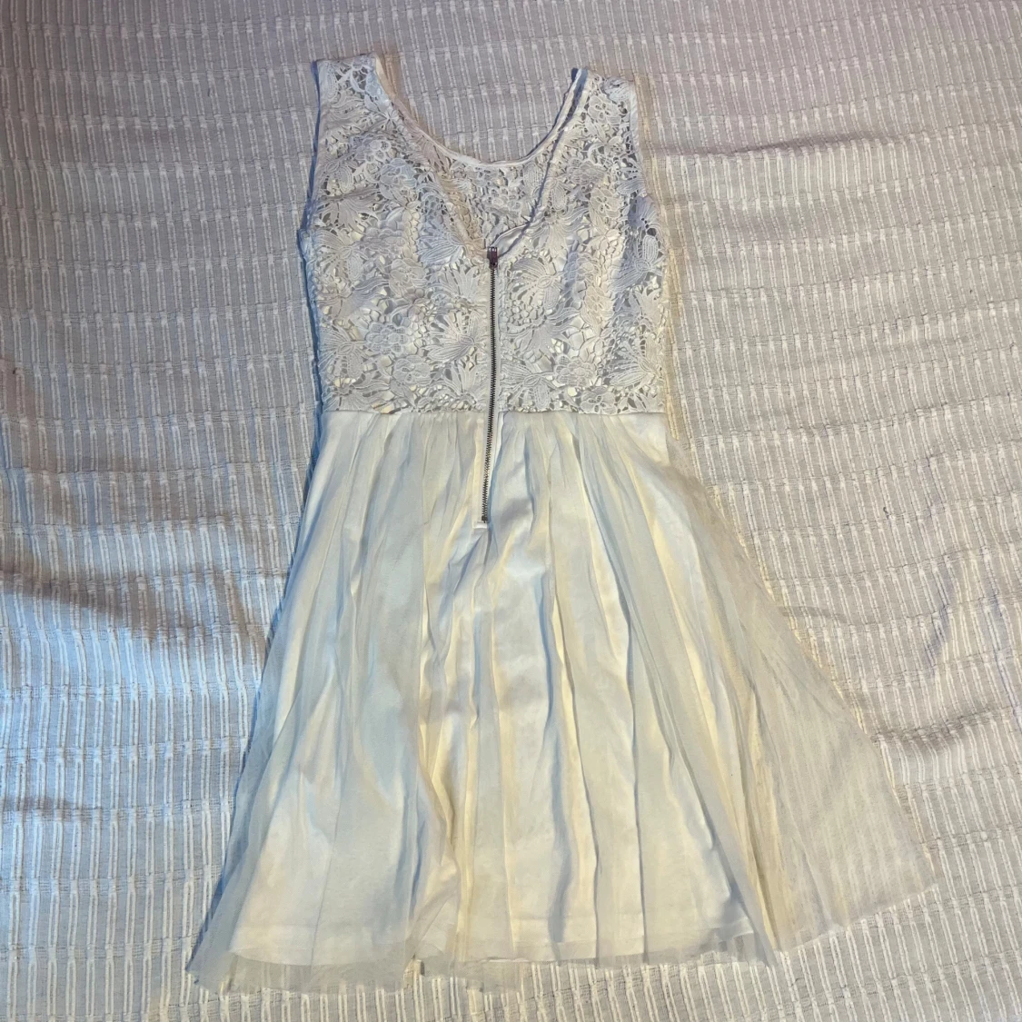 Vit spetsklänning med dragkedja - 1