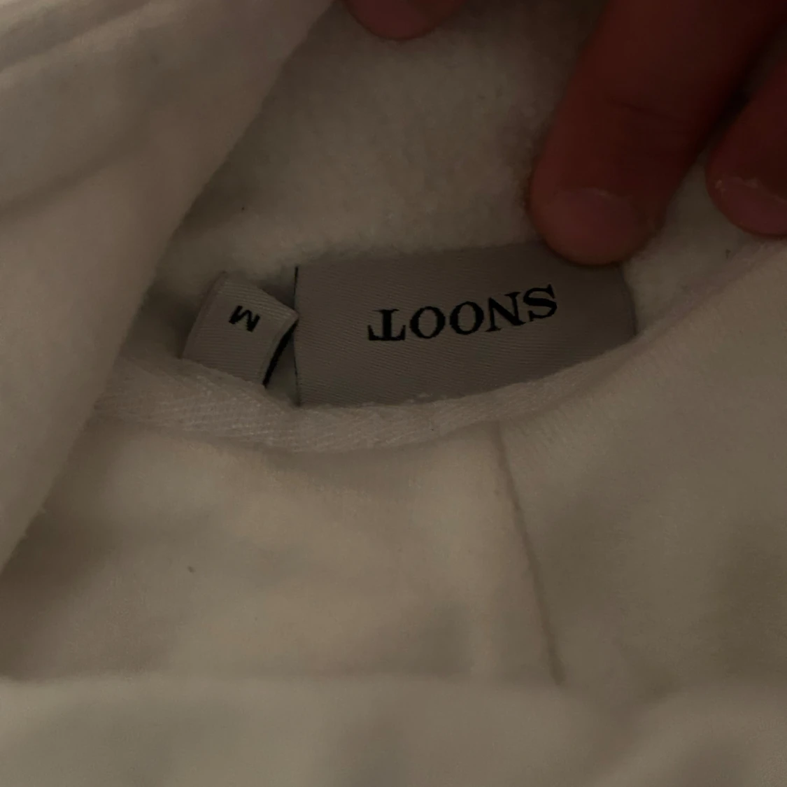 Vit hoodie från Snoot med ärmficka - 2