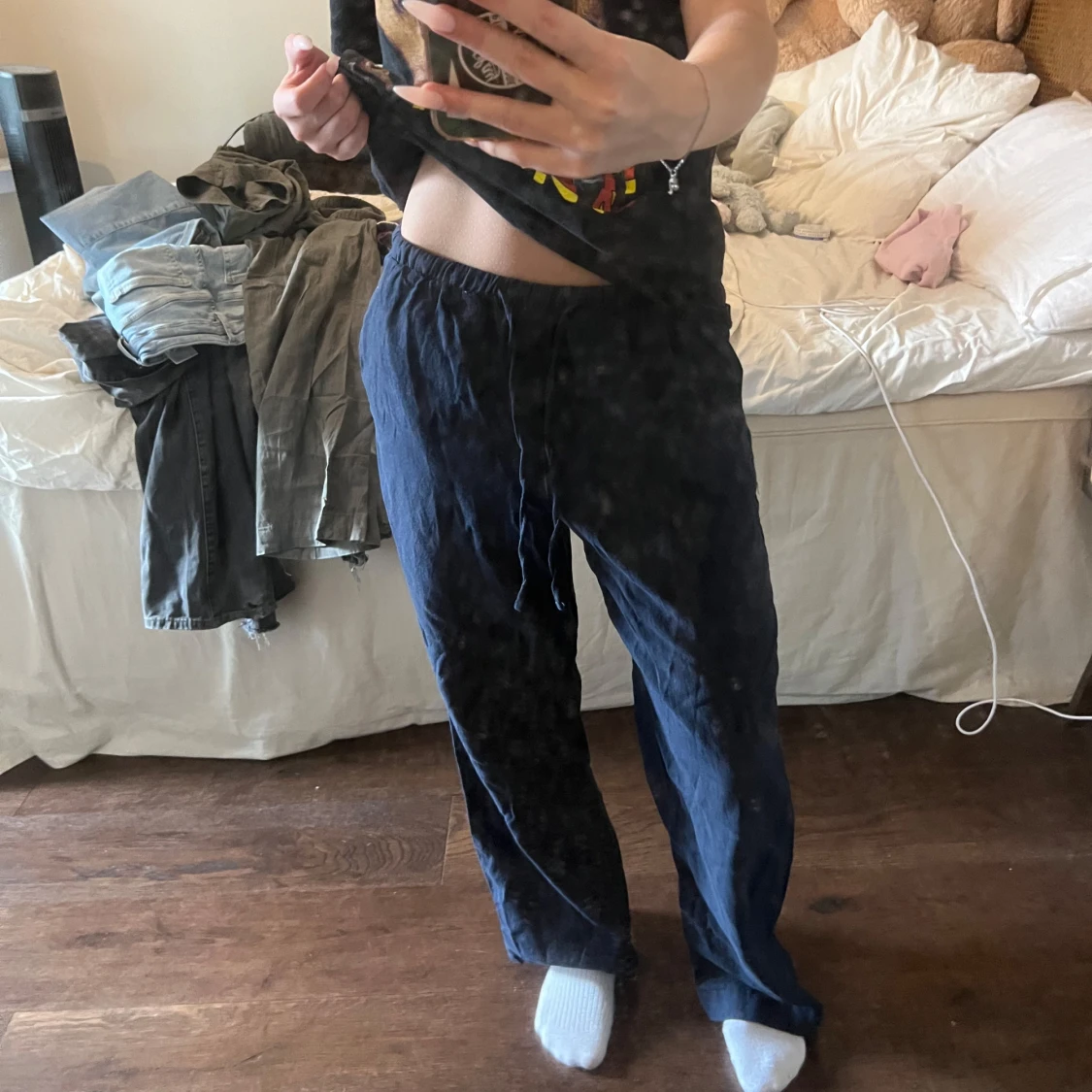 Mörkblå linnebyxor med snörning