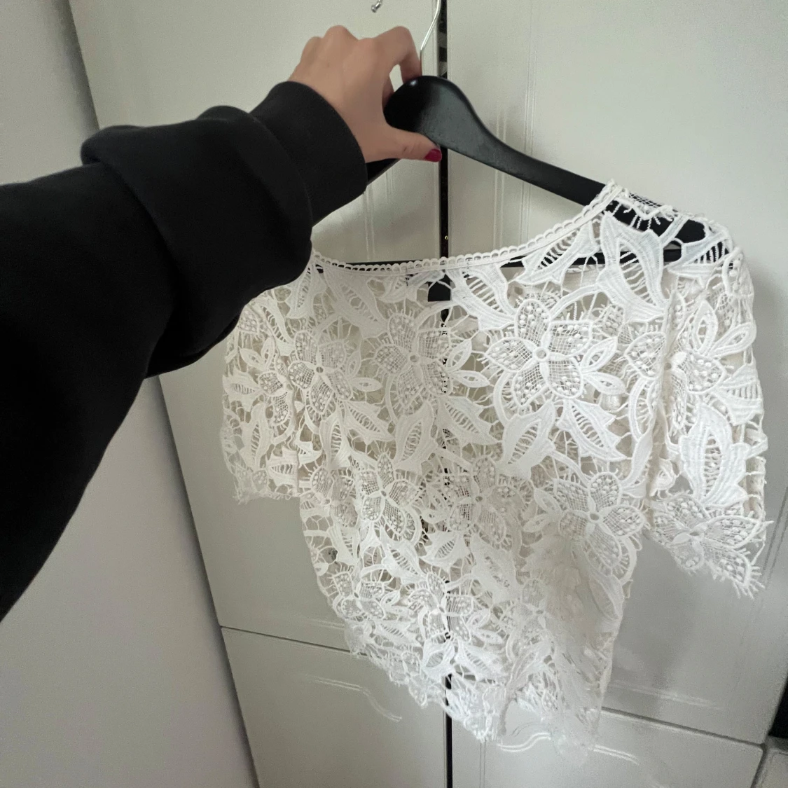 Vit blommig spetsblus - 2