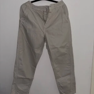 Jeans- Zara - Ljusa Jeans från Zara. Använda två gånger. Små fläckar på baksidan av vänster ben.