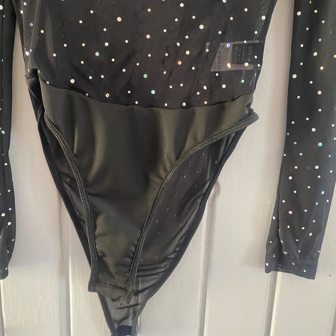 Svart glittrig body - 3