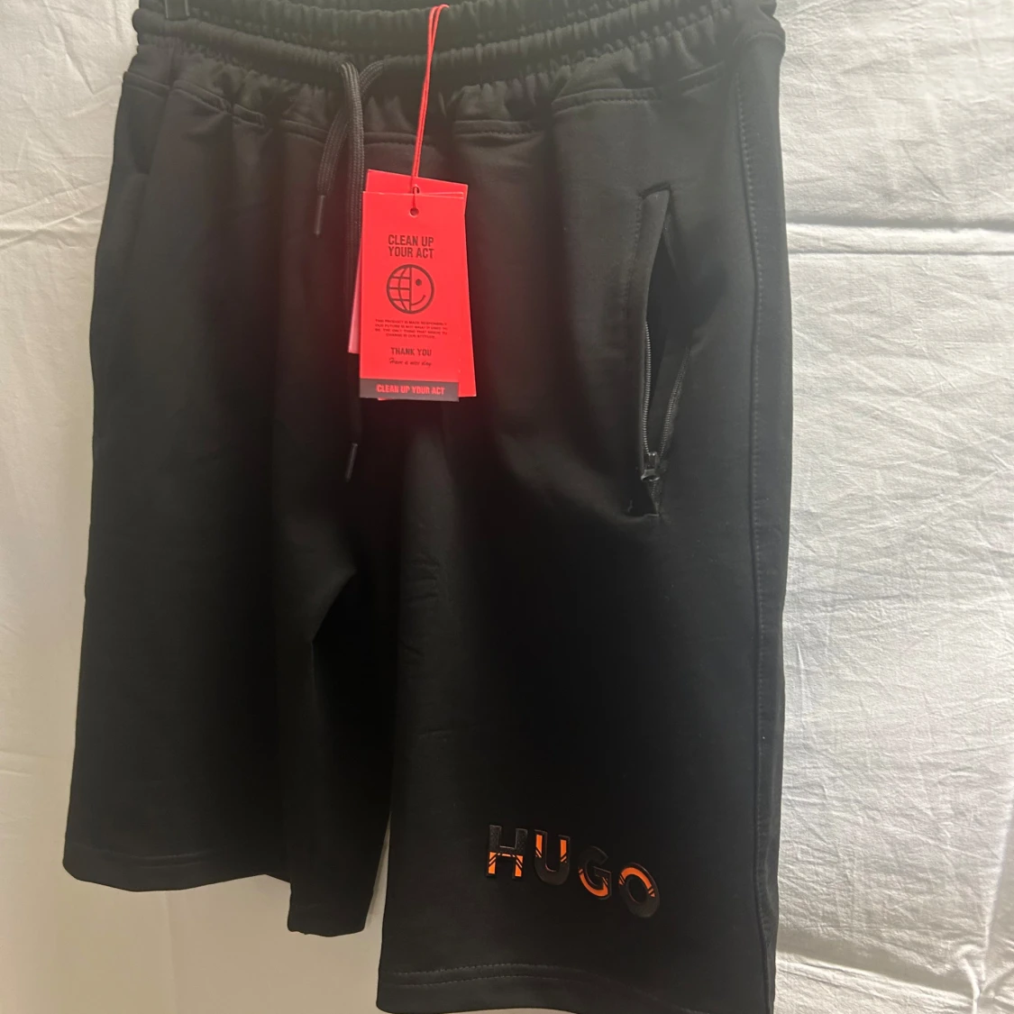 Svarta shorts från Hugo med snörning