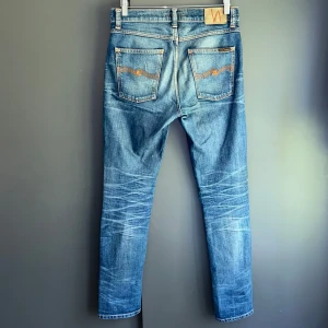 Nudie selvedge Jeans - - Mycket fint skick, inga defekter. Nypris ca 3000kr. Storlek W30, passar dig som är mellan 173-183cm ungefär. Mått finns på sista bilderna. Skriv för mer information!🤝