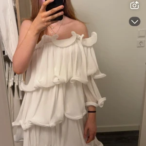 Klänning - En jättefin klänning ifrån Nakd! Lappen är kvar! Jättefin till student osv☺️ enbart testad!