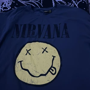 Nirvana tröja  - Svart Nirvana tröja från primark som är overzised 