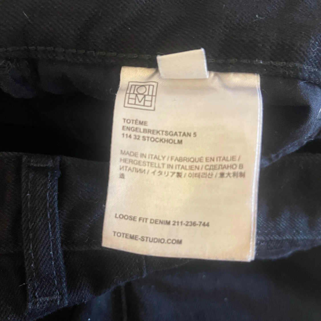 Svarta jeansbyxor från Totême - 2