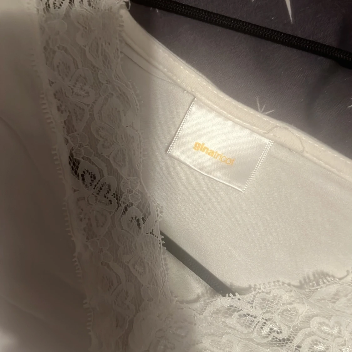 Vit långärmad topp från Gina Tricot - 3