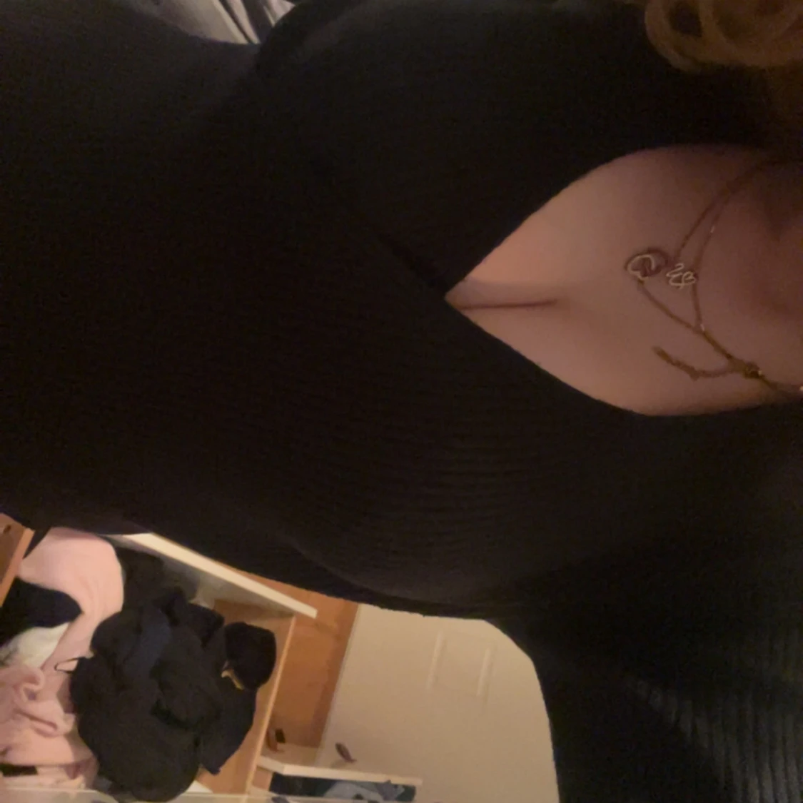 Svart ribbad omlottopp - 1