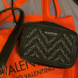 Valentino väska - Jättefint skick