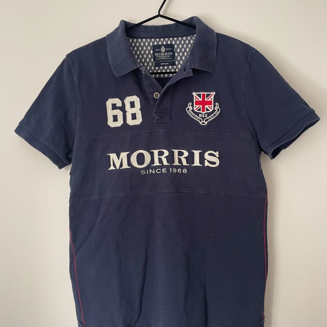 Mörkblå pikétröja från Morris