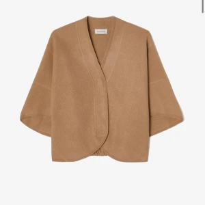 Dagmar kofta  - Jättesnygg och populär kofta från Dagmar, sitter som på bilden på mig som brukar ha S🙏🏻🙏🏻kan gå ner i pris vid snabb affär!!