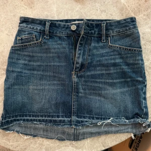 Blå jeanskjol - Söt jeanskjol från hollister som är för liten för mig