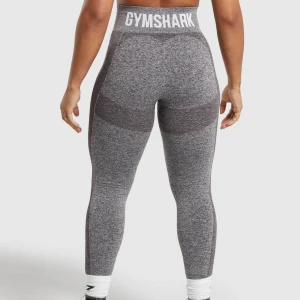 Gymshark tights - Använda men i bra skick! Lite lägre midja än på första bilden 