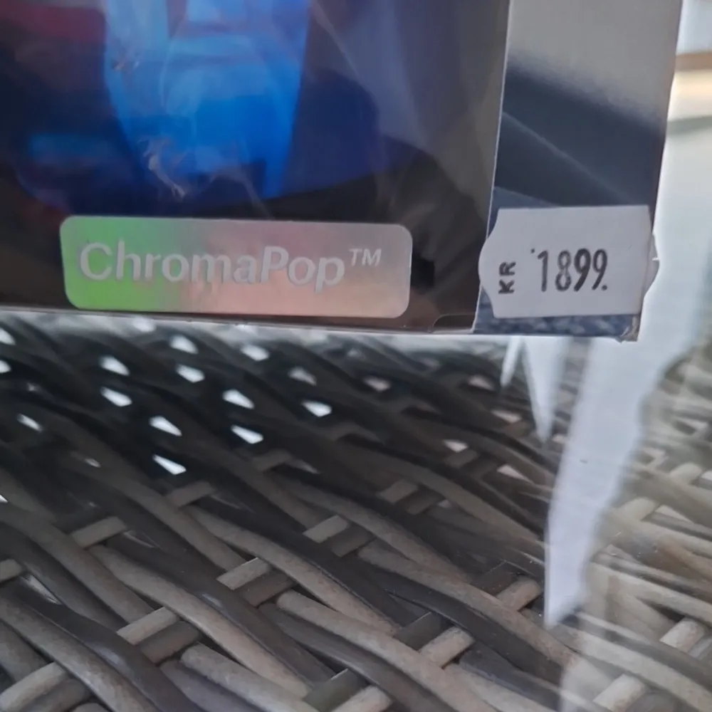 Smith Skyline skidglasögon med ChromaPop™ Storm Rose Flash-lins. De har en svart ram och är designade för medium passform. Utrustade med Fog-X anti-fog innerlins för klar sikt i alla väder. Jag vann glajorna på en snowboard tävling i fjällen och dom passade tyvärr inte mig så bra, därför säljer jag dem. Har testat de en gång på hjälmen men aldrig använt dem.. Asusteet.