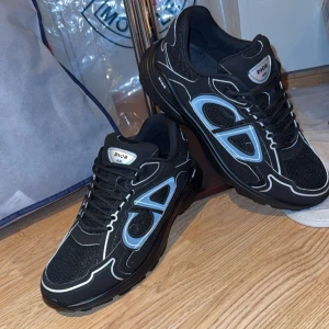 Skor - Skriv för info/intresse!