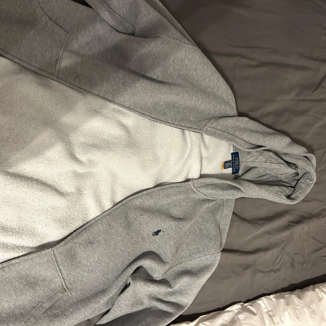 Grå hoodie från Polo Ralph Lauren - 1