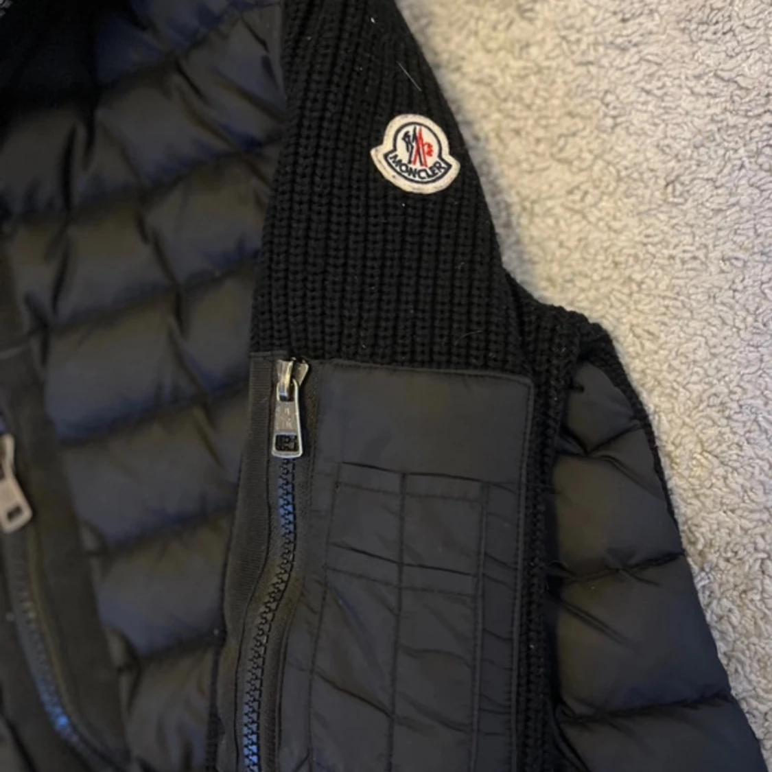 Svart pufferjacka från Moncler - 2