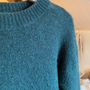 Stickad tröja  - supersnygg mörkgrön stickad tröja!