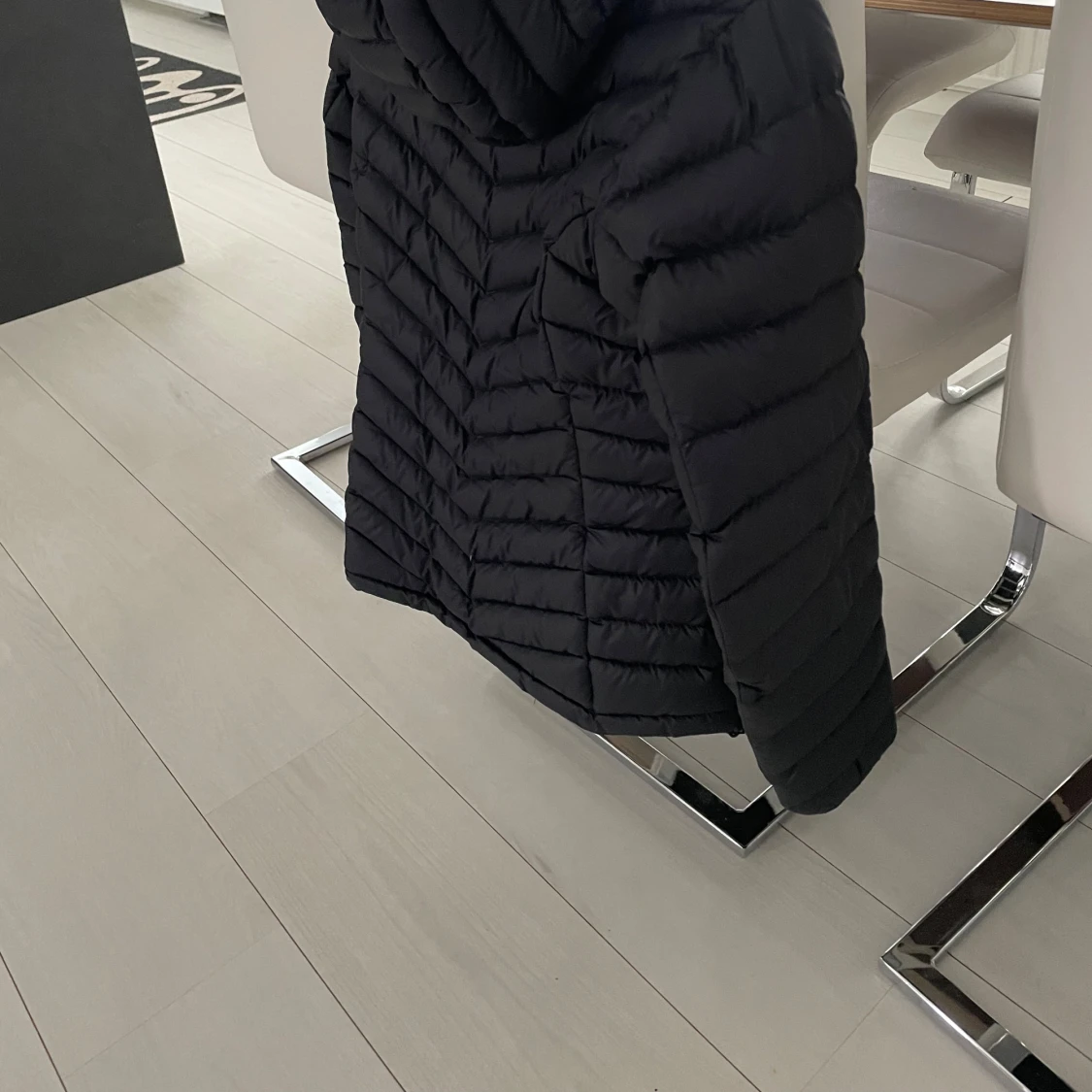 Svart dunjacka från Peak Performance - 2