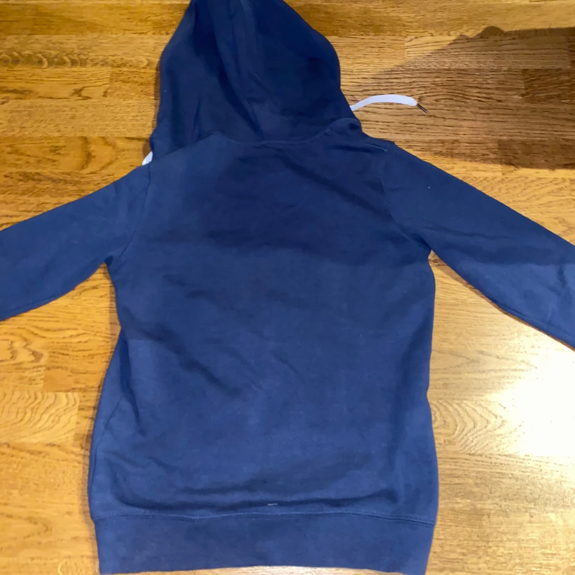 Blå hoodie från Wyte - 3