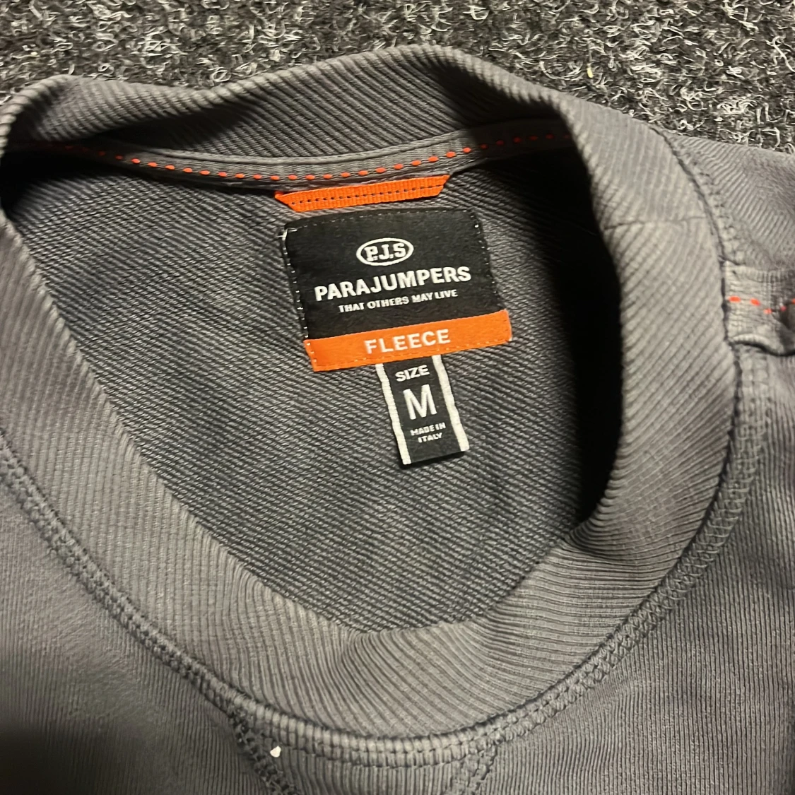 Grå sweatshirt från Parajumpers - 2