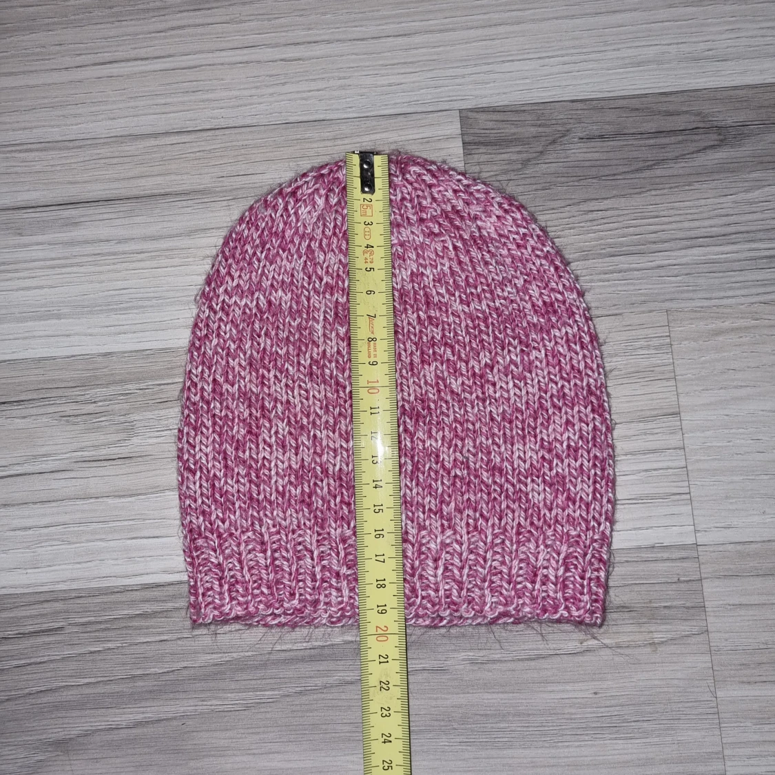 Rosa stickad mössa - 2