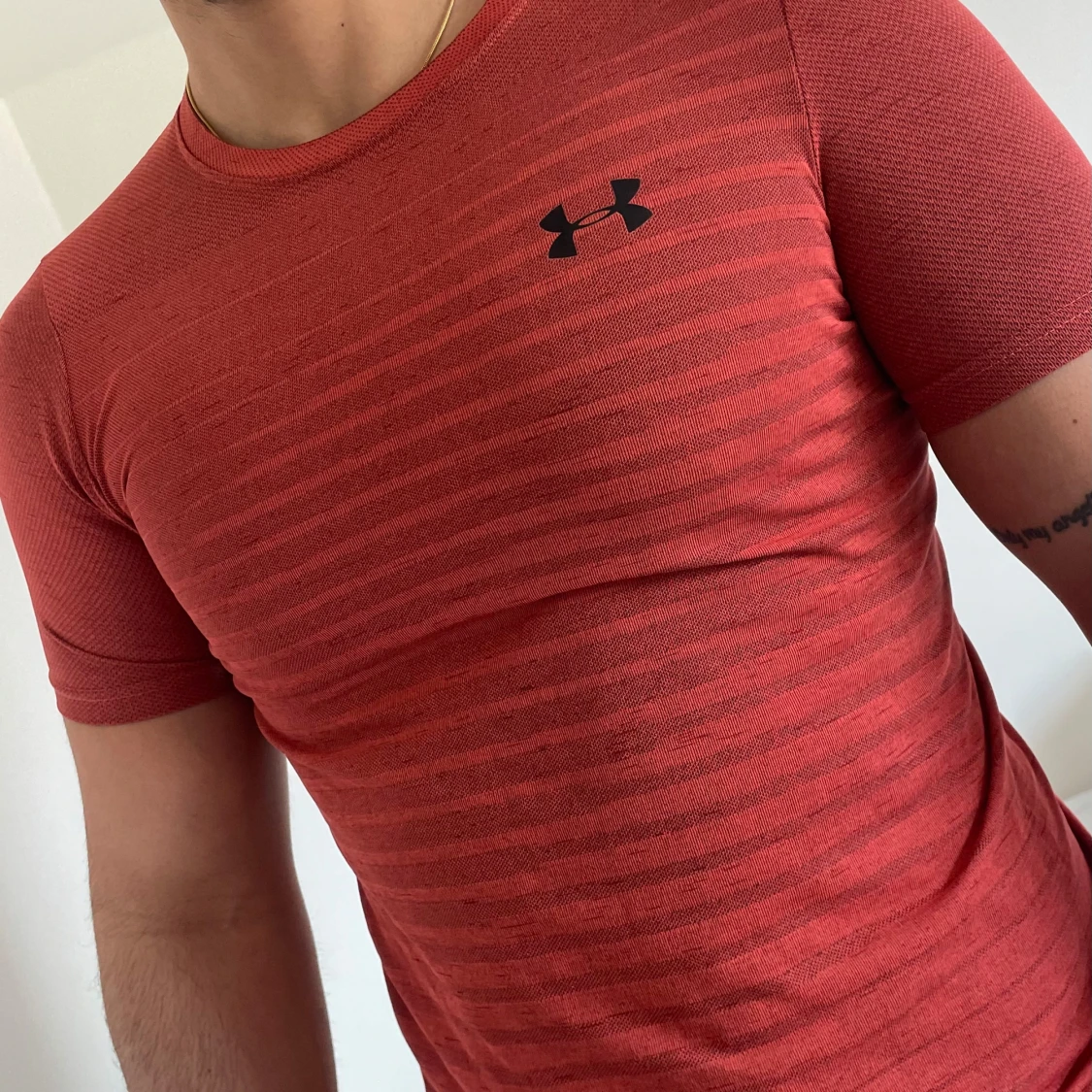Röd t-shirt från Under Armour