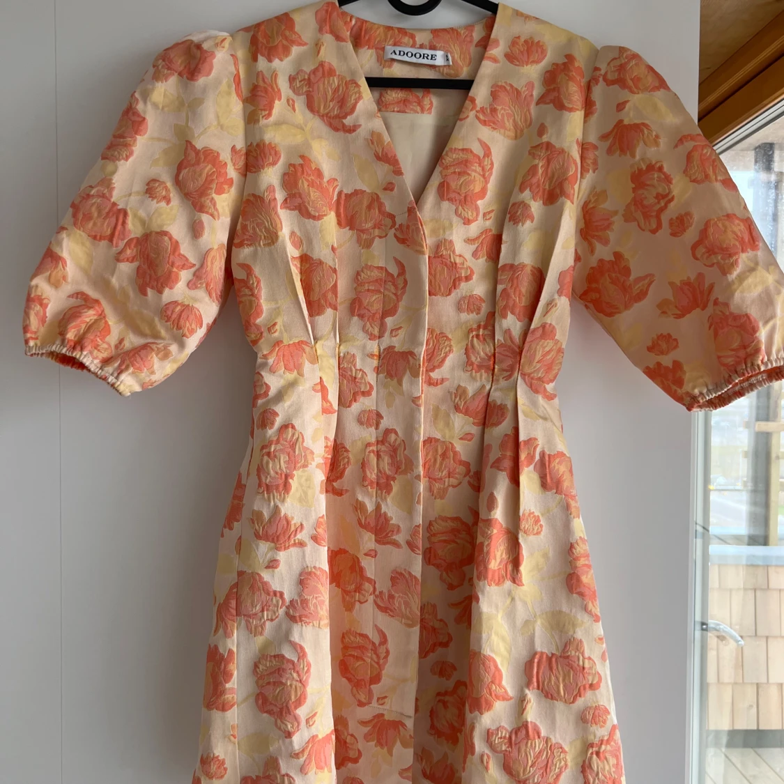 Gul Adoore-klänning