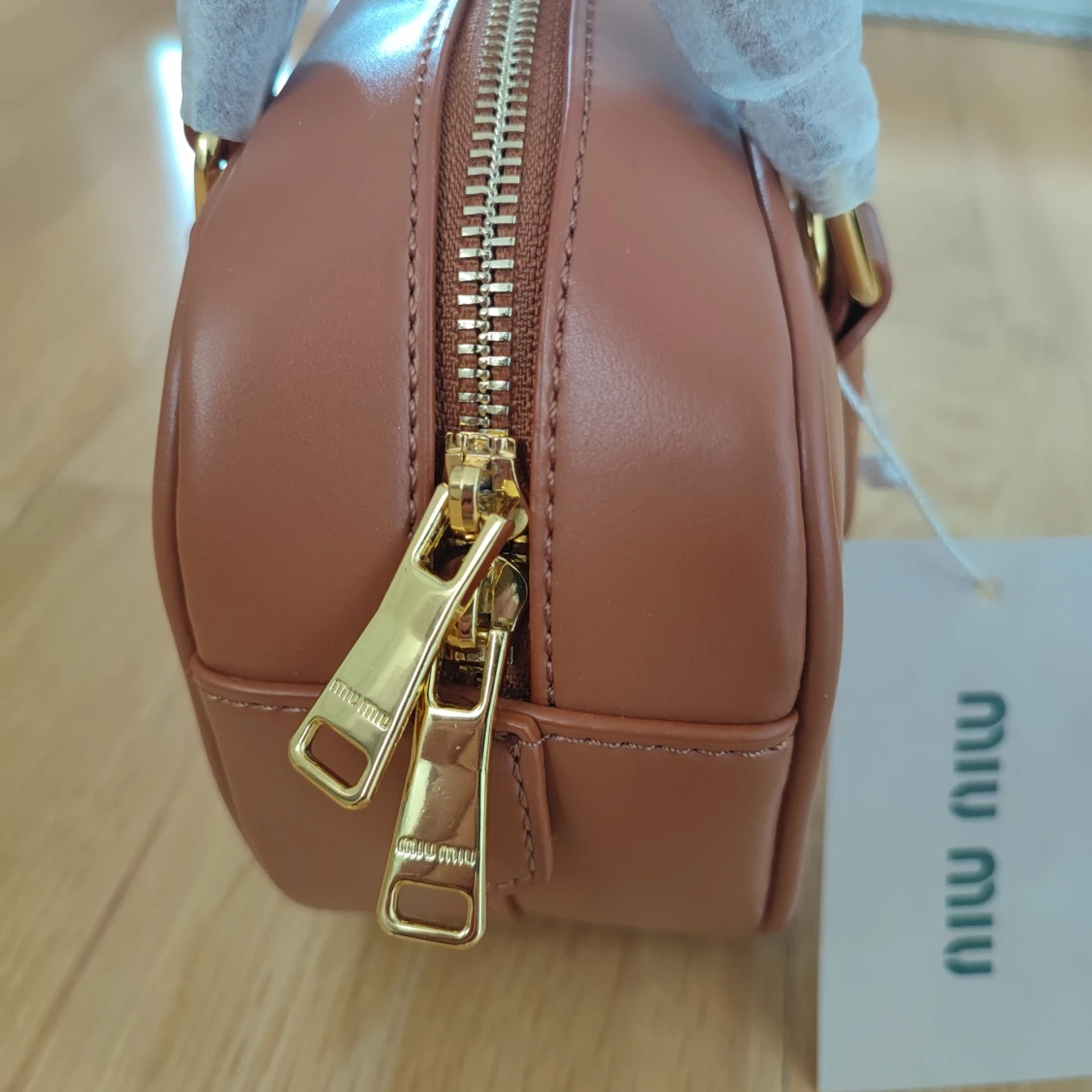 Brun handväska från Miu Miu - 1