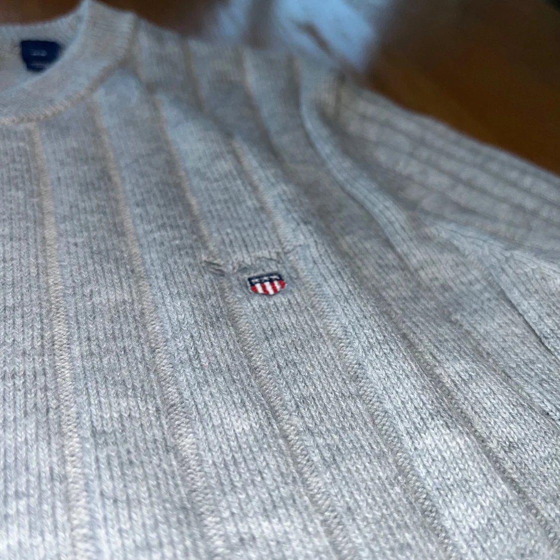 Grå pullover från GANT - 1