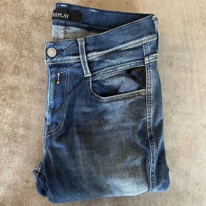 Blå jeans från Replay - // Replay | Nytt skick | Nypris runt 1800 | Storlek W30 L30| Hör av dig vid fler frågor // ressellfabriken 