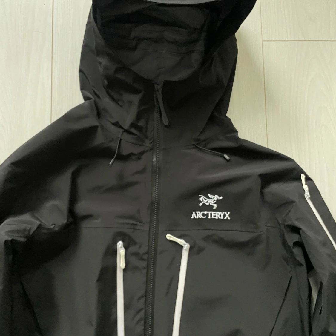 Svart vindjacka från Arc'teryx - 1