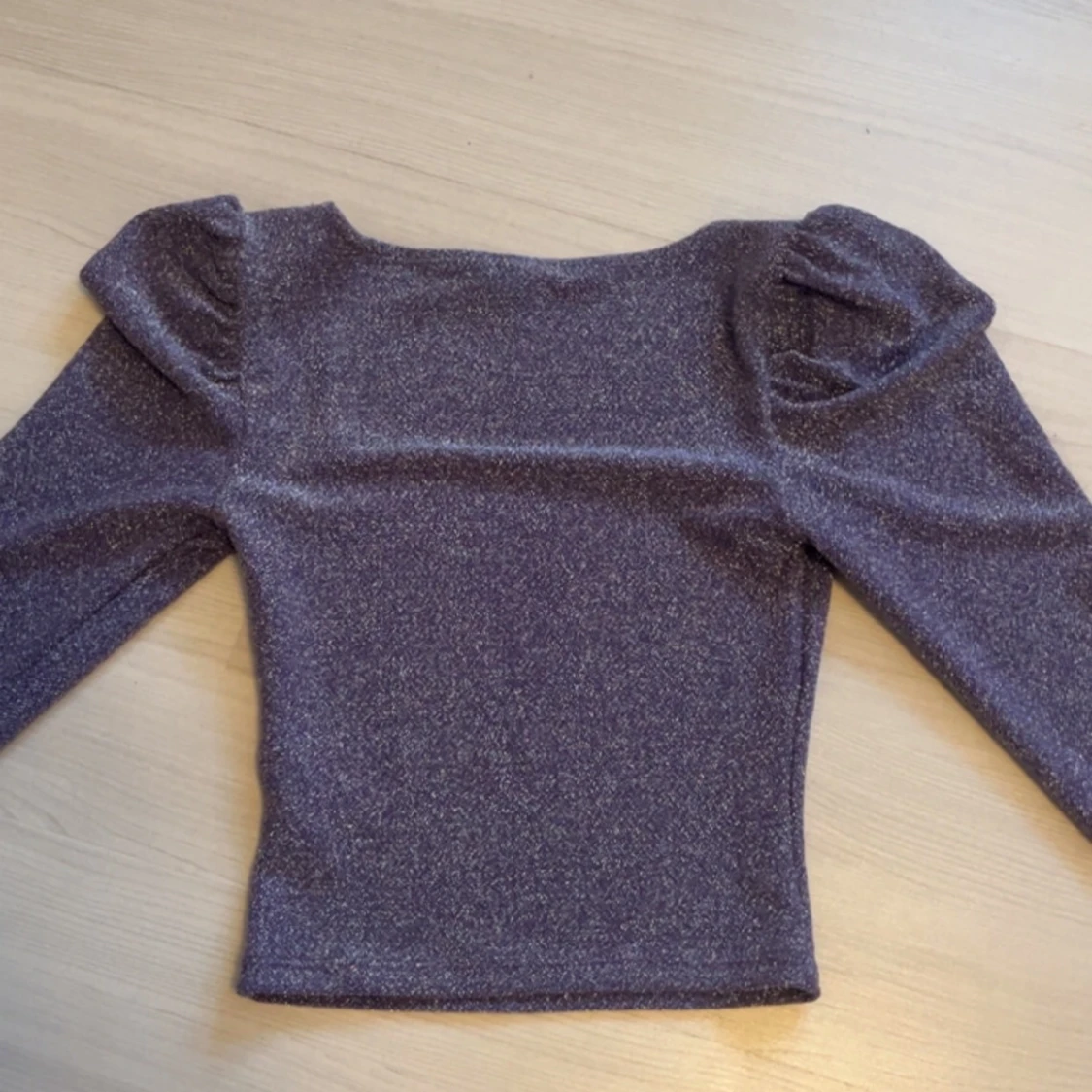 Lila glittrig topp från H&M - 2