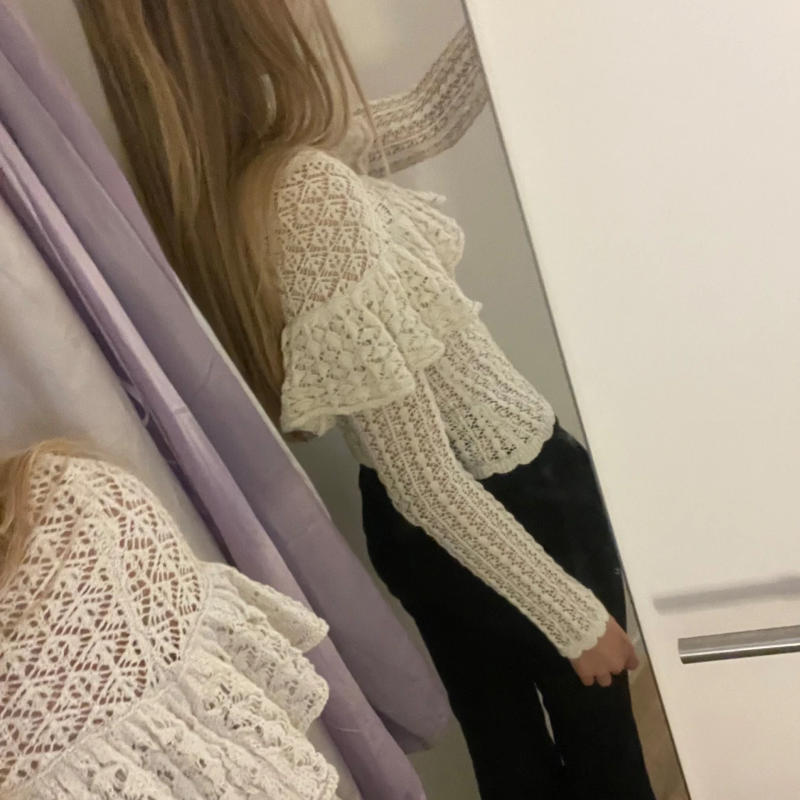 Topp med volangdetaljer - 2