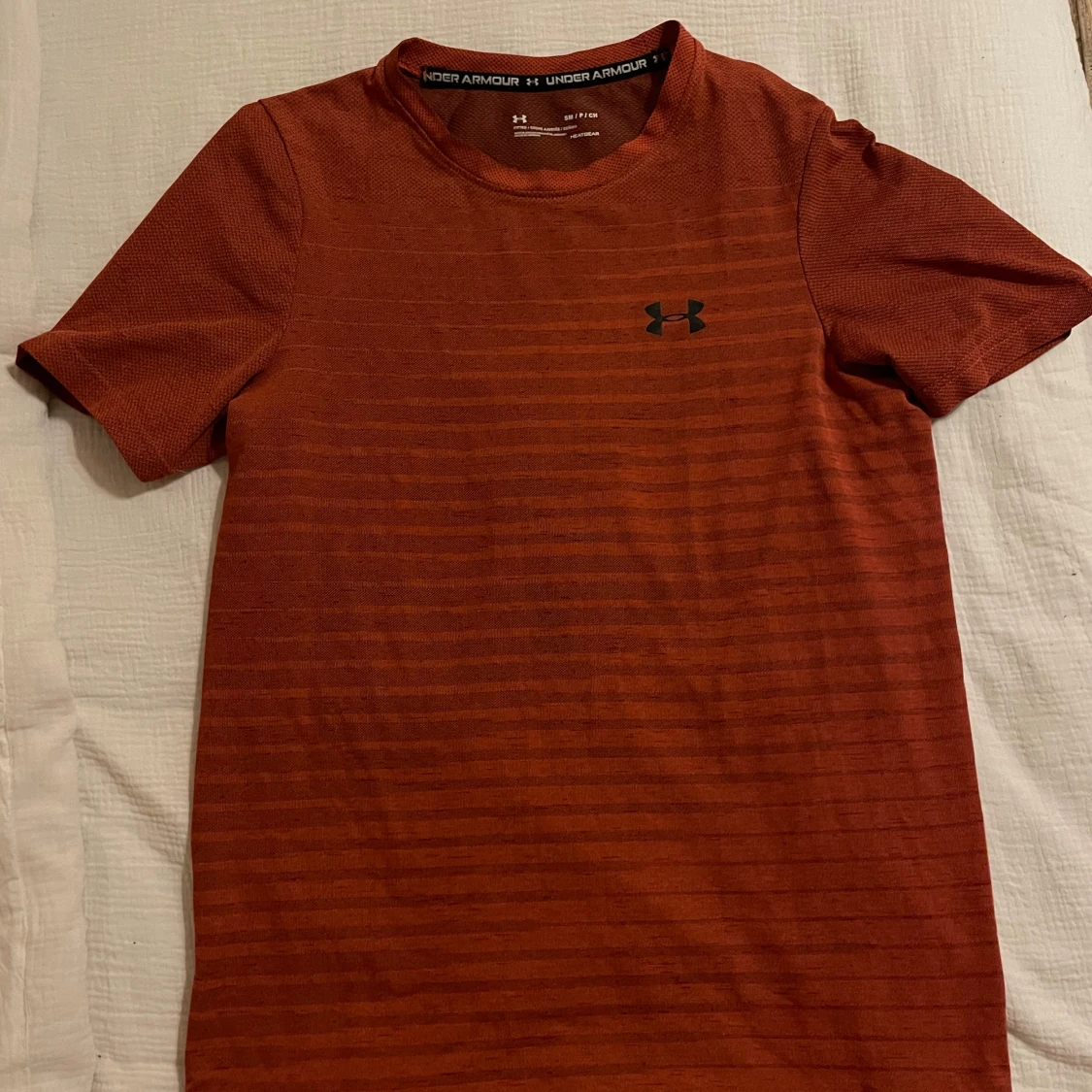 Röd t-shirt från Under Armour - 2