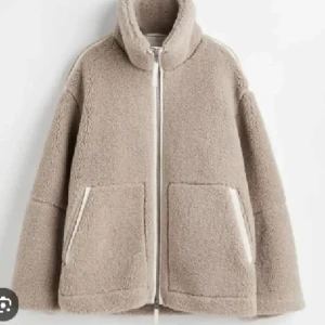 Teddy jacka hm  - Säljer min jätte snygga Teddy jacka, i nyskick 