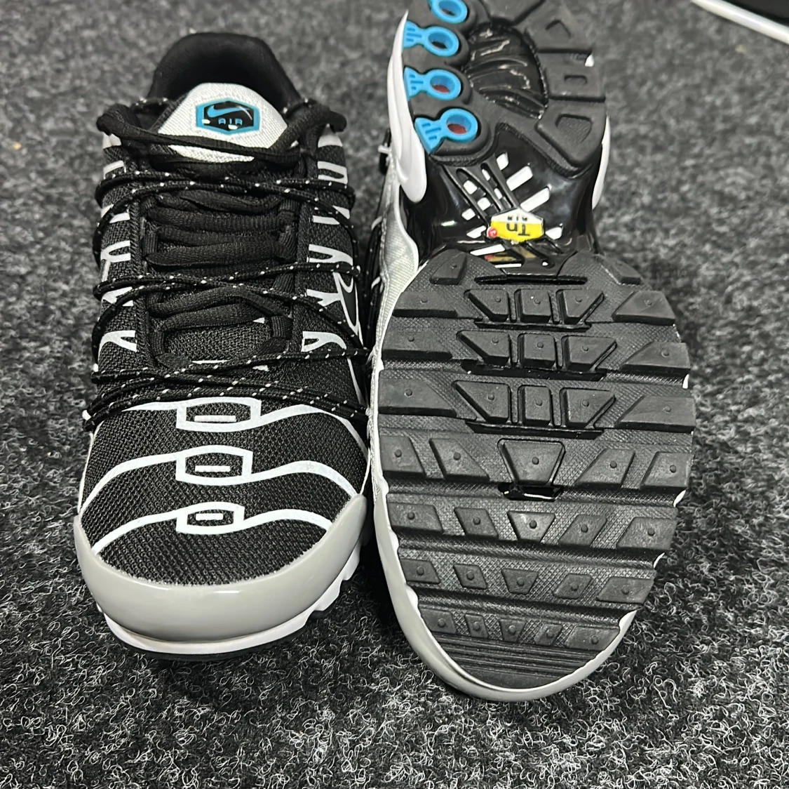 Nike Air Max Plus TN svart och vit - 1