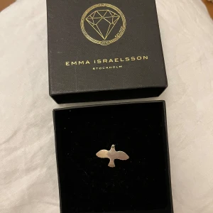 Small dove necklace från Emma Israelsson - Small dove nevklace från Emma Israelsson, har tyvärr tappat bort kedjan till. 
